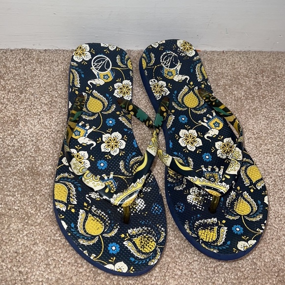 Vera Bradley Elephant Navy Blue Printed Flip Flops - Picture 2 of 6